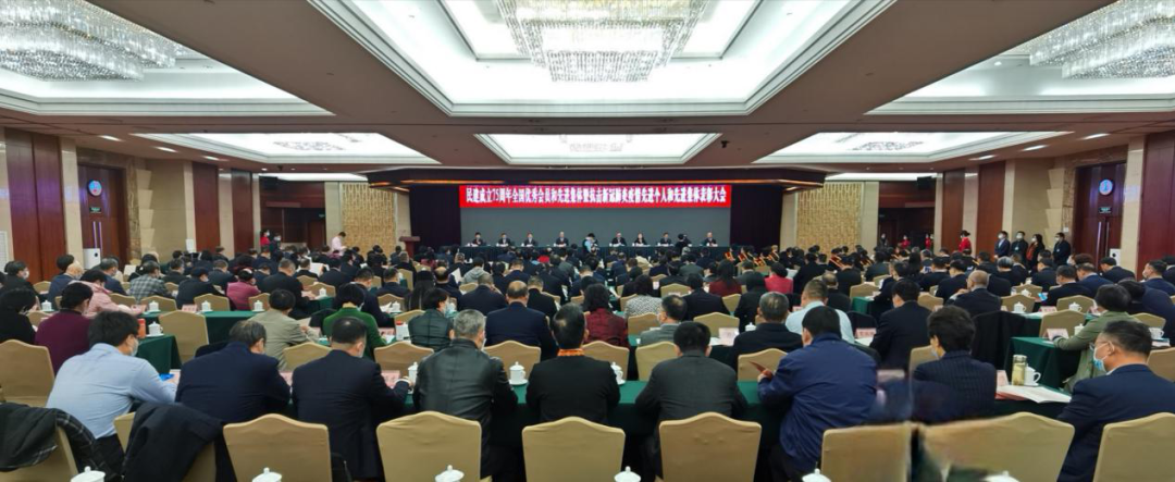 昌利公司龍其準董事長獲民建中央表彰,授予“全國優秀會員”榮譽稱號 昌利公司龍其準董事長獲民建中央表彰,授予“全國優秀會員”榮譽稱號