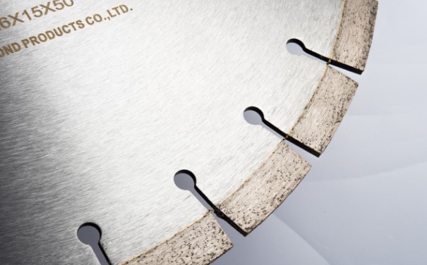 花崗石鋸片的這些使用細節，不注意將會影響花崗石切割的平整度!