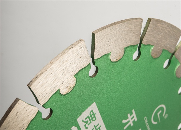 為什么金剛石切割片鍍覆強(qiáng)碳化物形成元素Ti、Ni、W等可以提高金剛石把持力